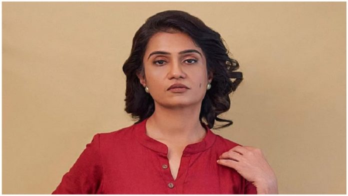 অভিনেত্রী