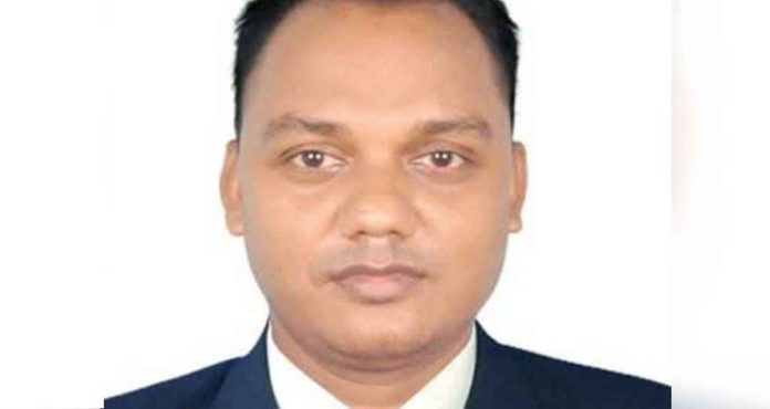 চলন্ত ট্রেনে