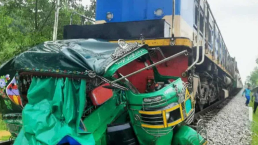 ট্রেনের ধাক্কা