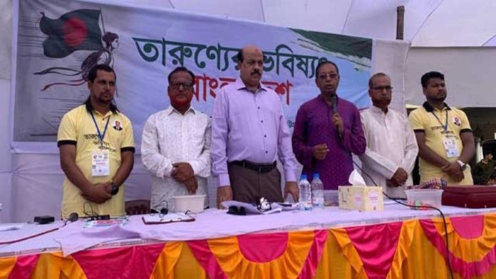 আসলাম চৌধুরী প্রশিক্ষিত