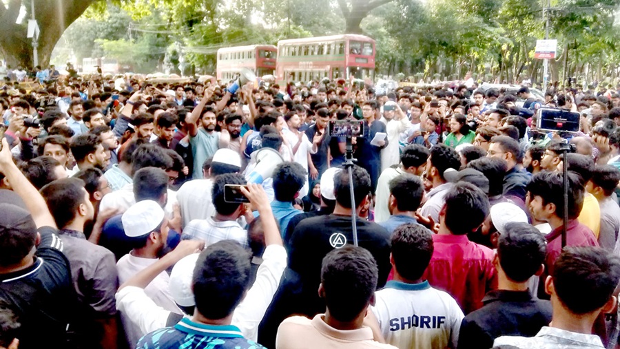 নির্বাচন