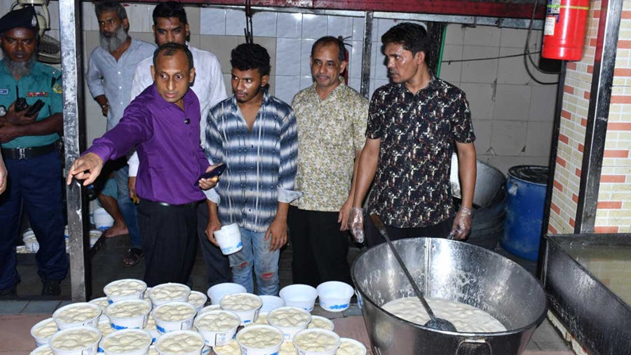 লালখান বাজার, হাইওয়ে সুইটস, মিষ্টি, তেলাপোকা, জরিমানা