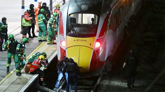 চলন্ত ট্রেন