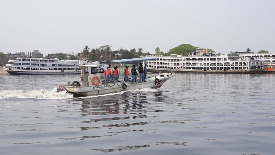 কোস্ট গার্ড নৌপথে