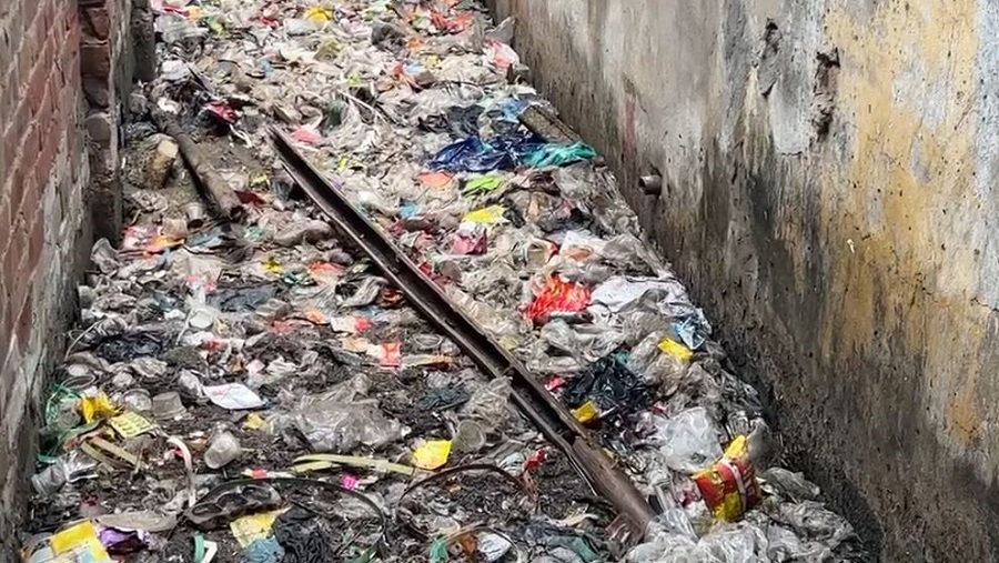 পরিচ্ছন্নতা কর্মী