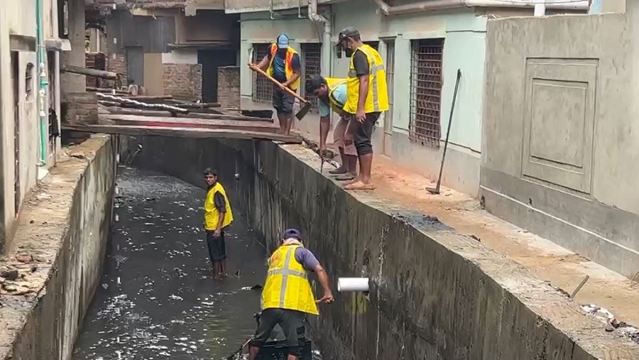 পরিচ্ছন্নতা কর্মী