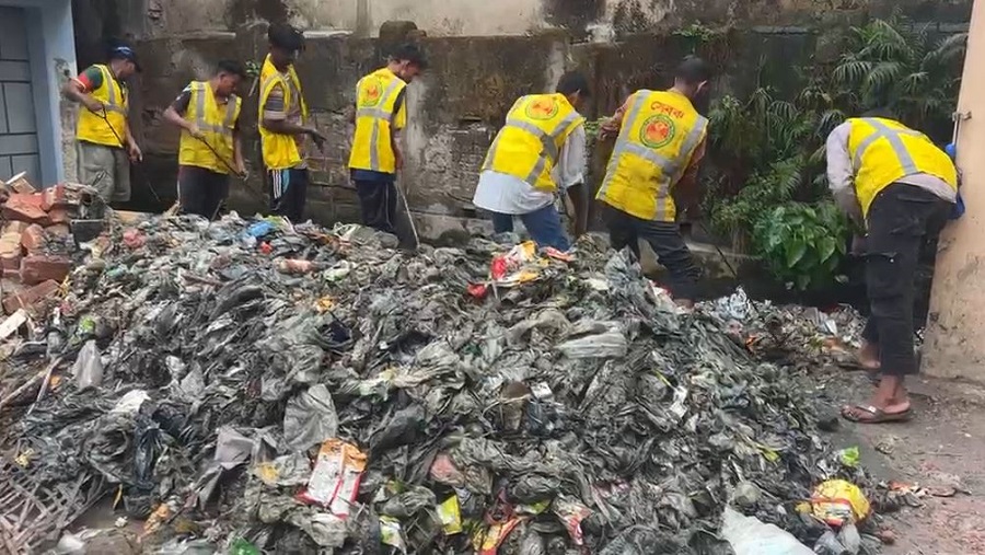 পরিচ্ছন্নতা কর্মী