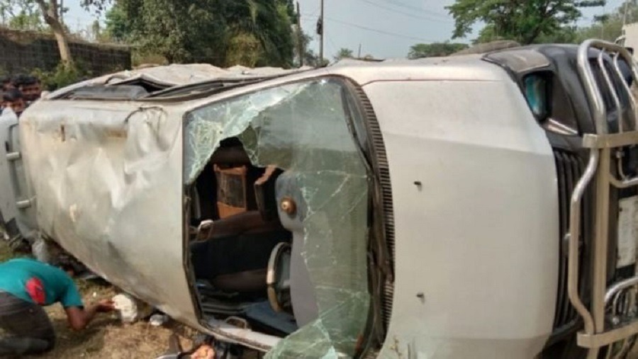 লোহাগাড়া মাইক্রোবাস