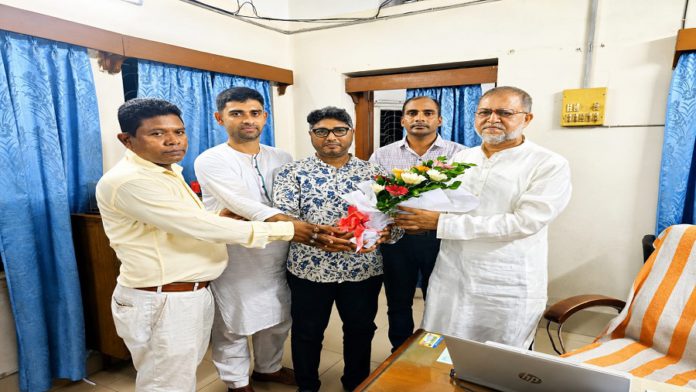 সাংবাদিক