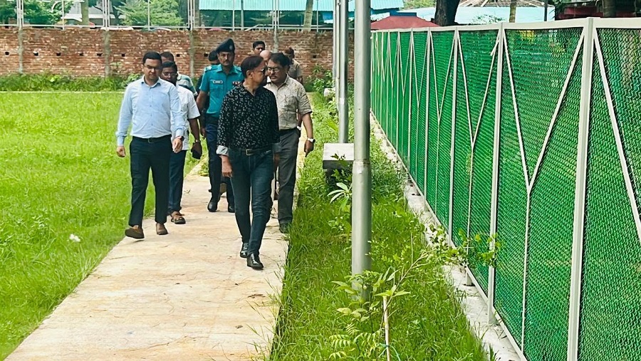 মাঠ